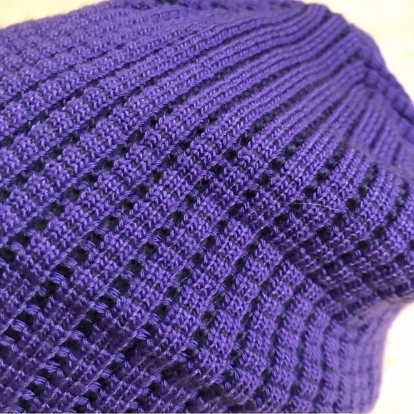 Women’s Bula winter hat. Knitted acrylic, purple. - Picture 3 of 5